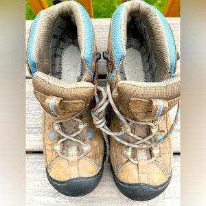 Keen women hiking boots 8.5 medium